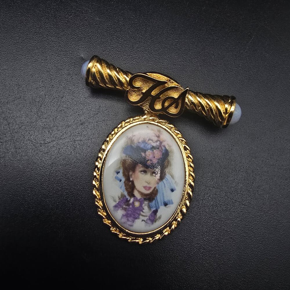 Avon Cameo Woman Portrait Brooch Honor Society Award In Box